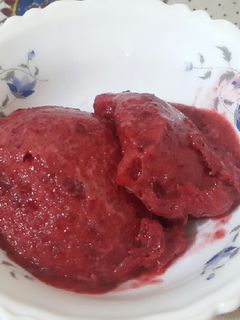 عکسی از دستور بستنی آلبالویی خوشمزه