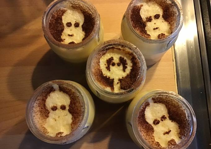 Crèmes fantômes d Halloween vanille et café