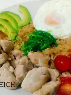 Una foto de Plato combinado japonés