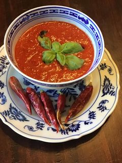 A picture of California Farm Perfect Sriracha Pepper Sauce.