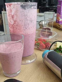 Una foto de Batido de avena con fruta