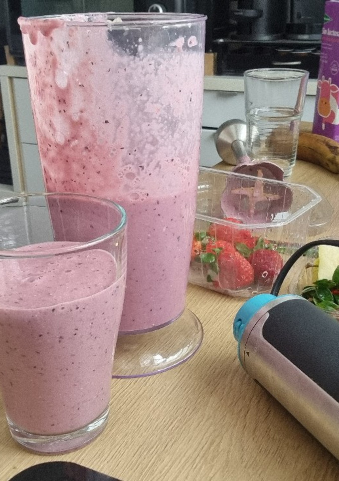 Una foto de Batido de avena con fruta