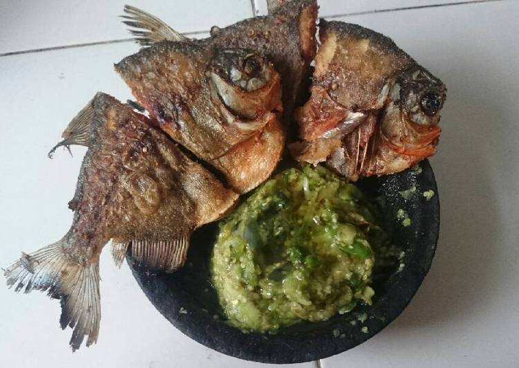 Bawal goreng sambal ijo terong 🍆 penyet