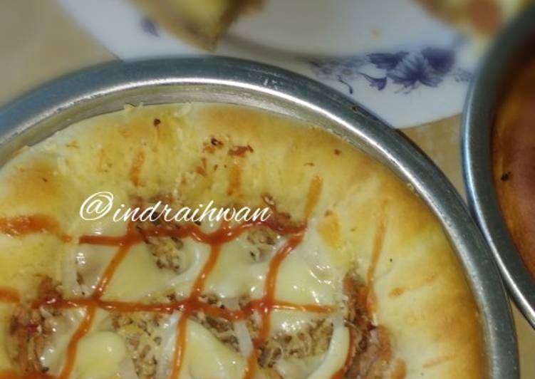 Resep Pizza Tuna &amp; Chicken Blackpaper (pinggiran sosis), Bisa Manjain Lidah