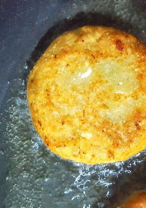 A picture of Mixed Vegetable Rawa Cutlet.