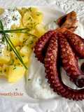 Polpo scottato sulla piastra con patate bollite e salsa allo yogurt