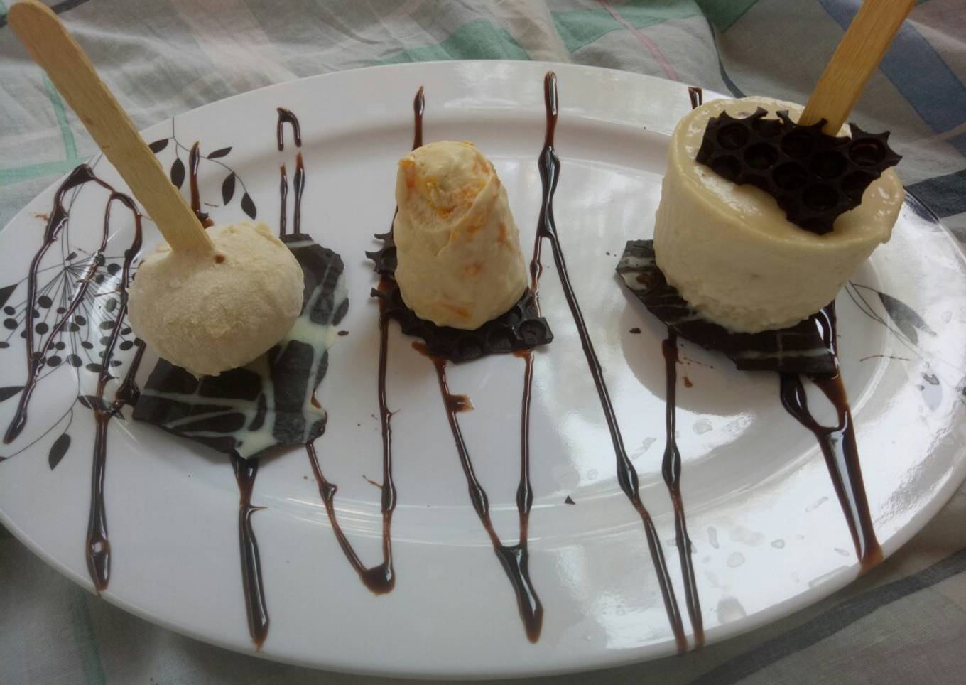 Rosted almomd mava kulfi and mango mava kulfi
