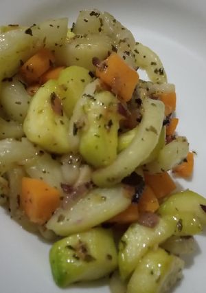 A picture of Stir fried cucumber.