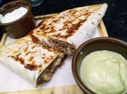 Una foto de quesadilla de carne
