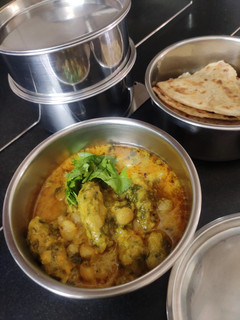 મેથીના રસિયા મુઠીયા (Methi Rasiya Muthiya Recipe in Gujarati) રેસીપી મુખ્ય ફોટો