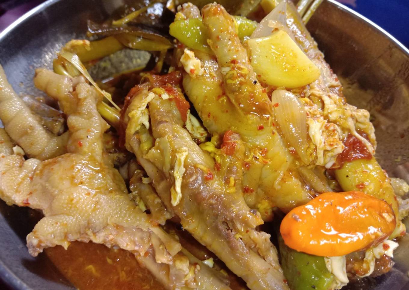 Kaki ayam masak kuning