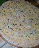 Pizza Fría con mayonesa huevo y perejil !!! ☺