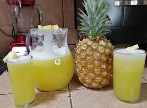 Una foto de Agua de piña natural