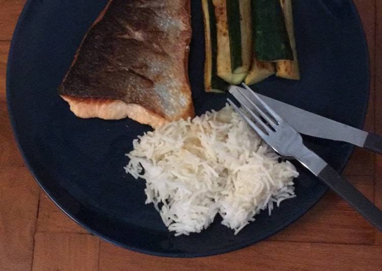 Steps to Make Appetizing Pan-seared salmon with Zucchini