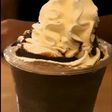 Chocolate caliente y chantilly