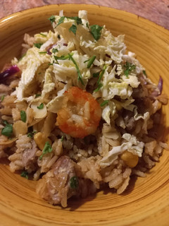 Una foto de Arroz frito 🍚🍤