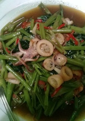 Foto resep Kangkung Cumi SausTiram
