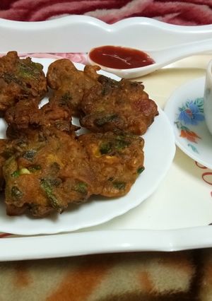 গ্রীন অনিয়ন পকোড়া(Green Onion Pakoda recipe in Bengali) রেসিপির প্রধান ছবি