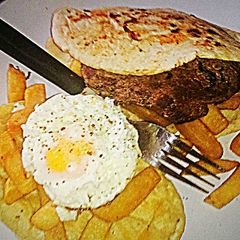 Tex's Steak, Egg & Chips Flabread 🐮🍳🍟🍞 A picture of Tex's Steak, Egg & Chips Flabread 🐮🍳🍟🍞.