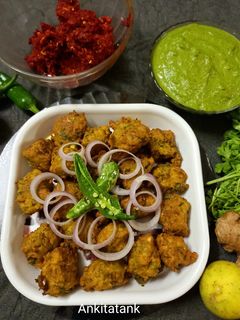 લીલા ચણા ના પકોડા (Green Chana Pakoda Recipe In Gujarati) રેસીપી મુખ્ય ફોટો