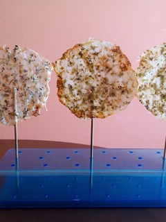 Una foto de Piruletas de parmesano
