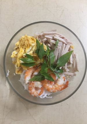 Hình của món Bún thang nở hoa.