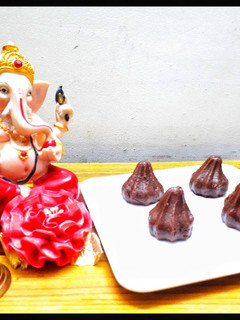 ச்கோலாவா மொடக்(No Bake No Cook) செய்முறை முக்கிய புகைப்படம்