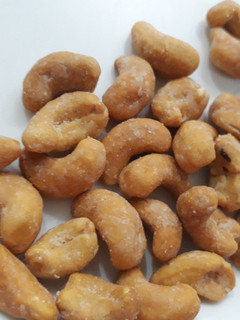 A picture of Coated Cashew nuts.