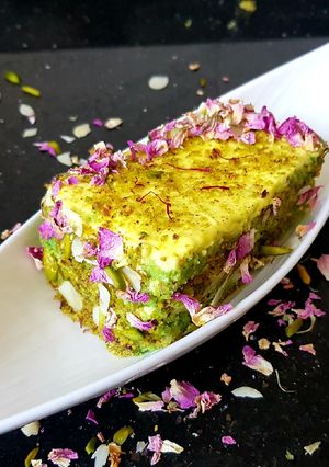 A picture of Pistachio Saffron Cream Cake.