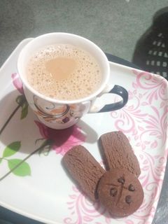 गुड वाली चाय (Gud wali chai recipe in Hindi) रेसिपी मुख्य फोटो