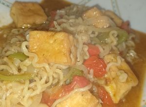 Una foto de Fideos veganos con tofu