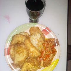A picture of Fried yam with egg sauce.