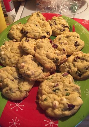 A picture of Pistachio-Cranberry Cookies.