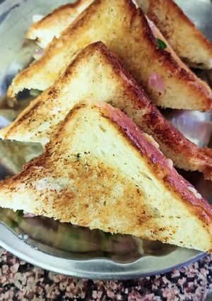 आलू सैंडविच(Aloo sandwich recipe in Hindi) रेसिपी मुख्य फोटो