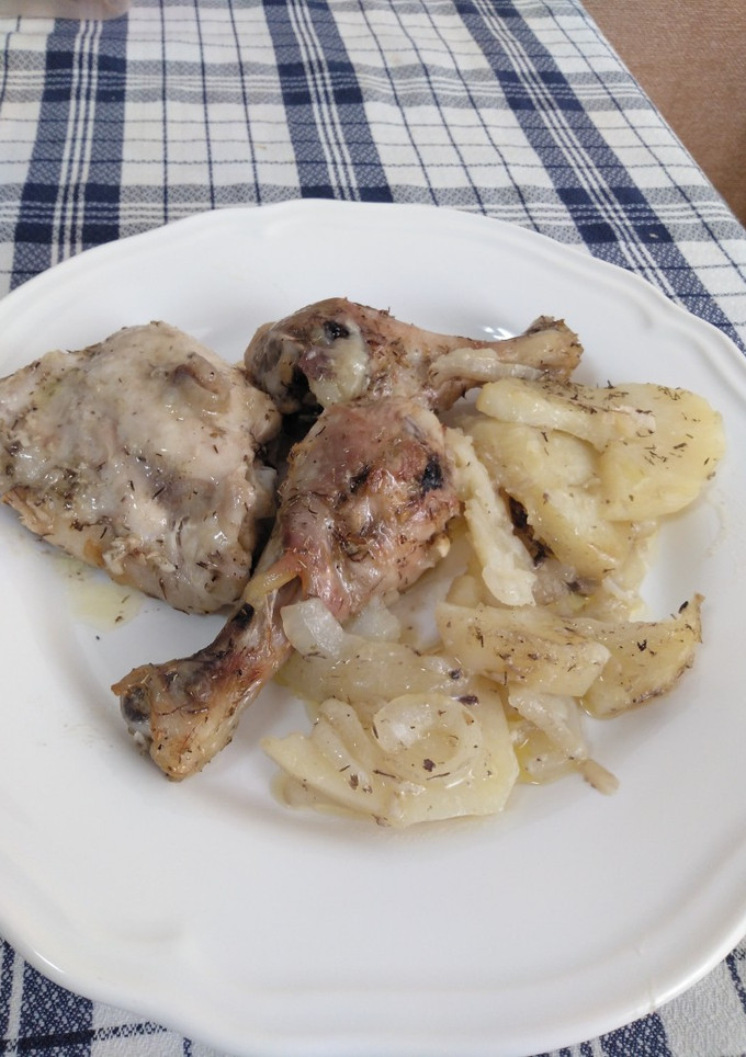 Una foto de Pollo al horno sencillo