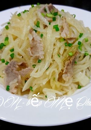 Hình của món Củ sắn xào thịt heo.