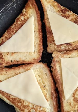 A picture of French toast.