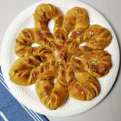 A picture of Garlic Flower Bread.
