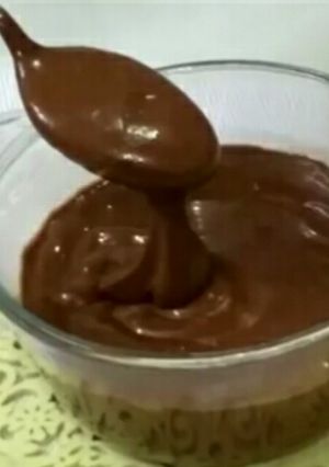 صورة لوصفة صوص الشوكولاتة لتزيين الكيك والتارت
