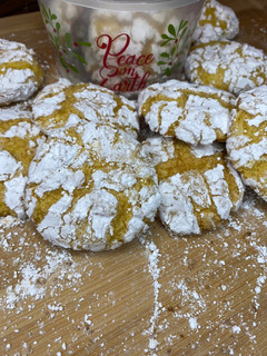A picture of Lemon crinkle cookies.