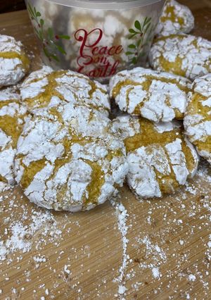 A picture of Lemon crinkle cookies.