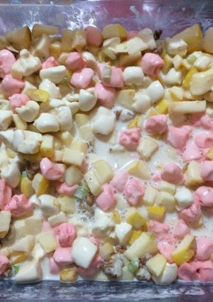 Una foto de Ensalada de manzana navideña