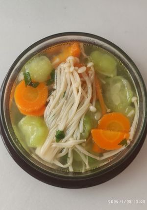 Foto resep Bening Oyong, Wortel dengan Jamur Enoki