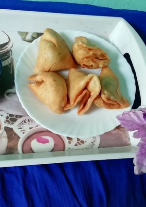 मैदे का बना आलू समोसा (Maide ka bana aloo samosa recipe in hindi) रेसिपी मुख्य फोटो