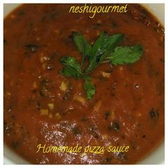 Homemade pizza sauce A picture of Homemade pizza sauce.
