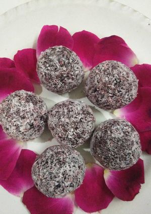 A picture of Beetroot Jaggery Laddu.