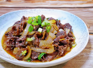 日式洋蔥炒牛肉 的食譜成品照片