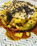 Tartar de salmón ahumado con frutas varias