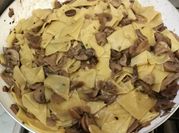 Una foto di maltagliati ai funghi