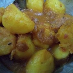 A picture of Dum aloo.